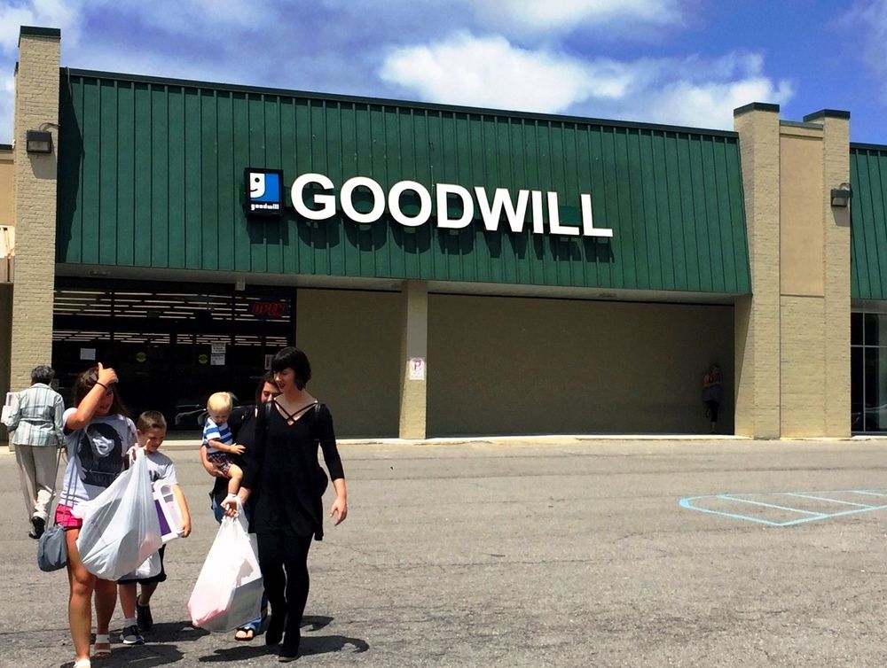 Town Plaza: 163 N Brindlee Mountain Pky, Arab, AL 35016